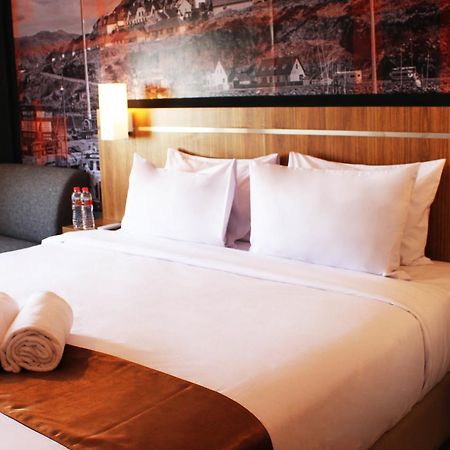 Bliss Soetta Hotel Семаранг Экстерьер фото
