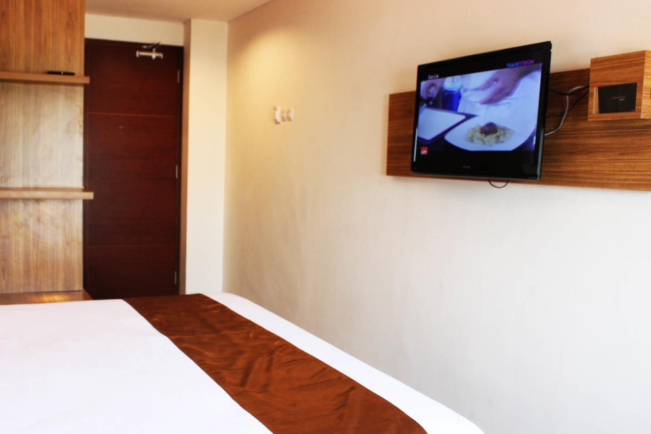 Bliss Soetta Hotel Семаранг Экстерьер фото